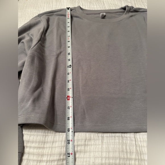 90 Degrees by Reflex Crewneck & Shorts Set - NWT - Size L - Picture 13 of 16